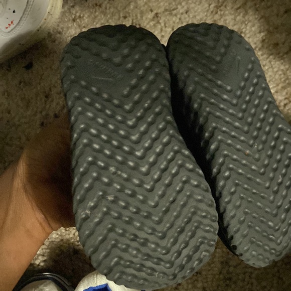 Black Nike kids - Picture 2 of 3